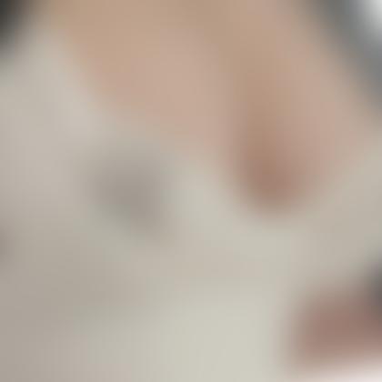 白のキャミソール